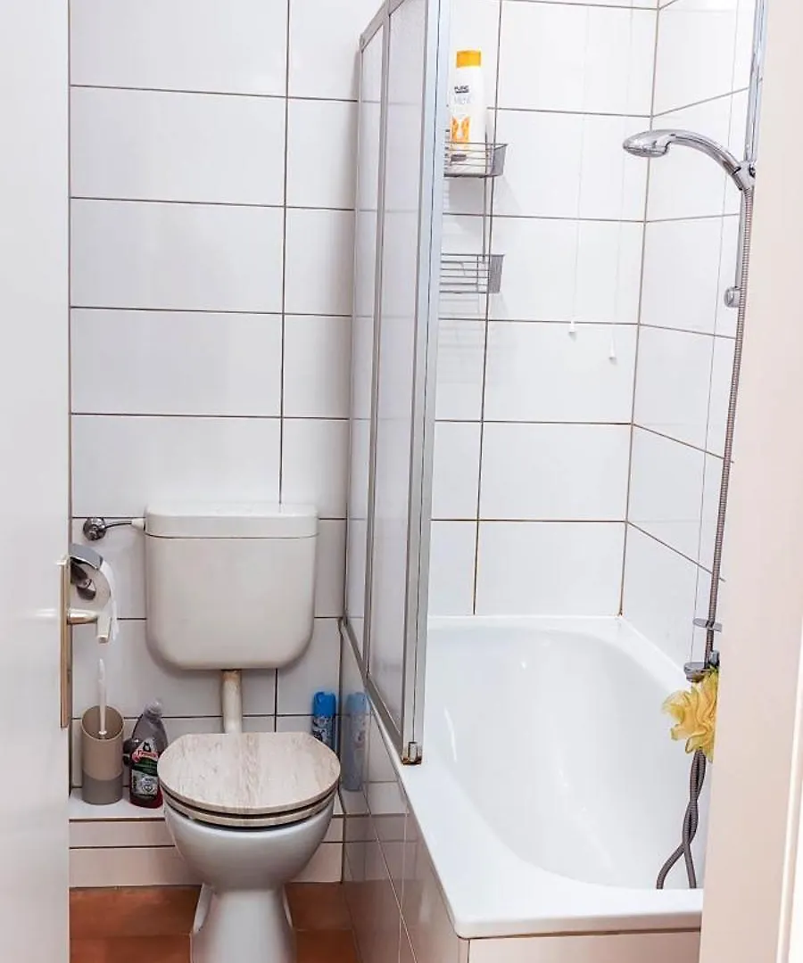 Elegant City Apartment Close To Main Train Station Dusseldorf
