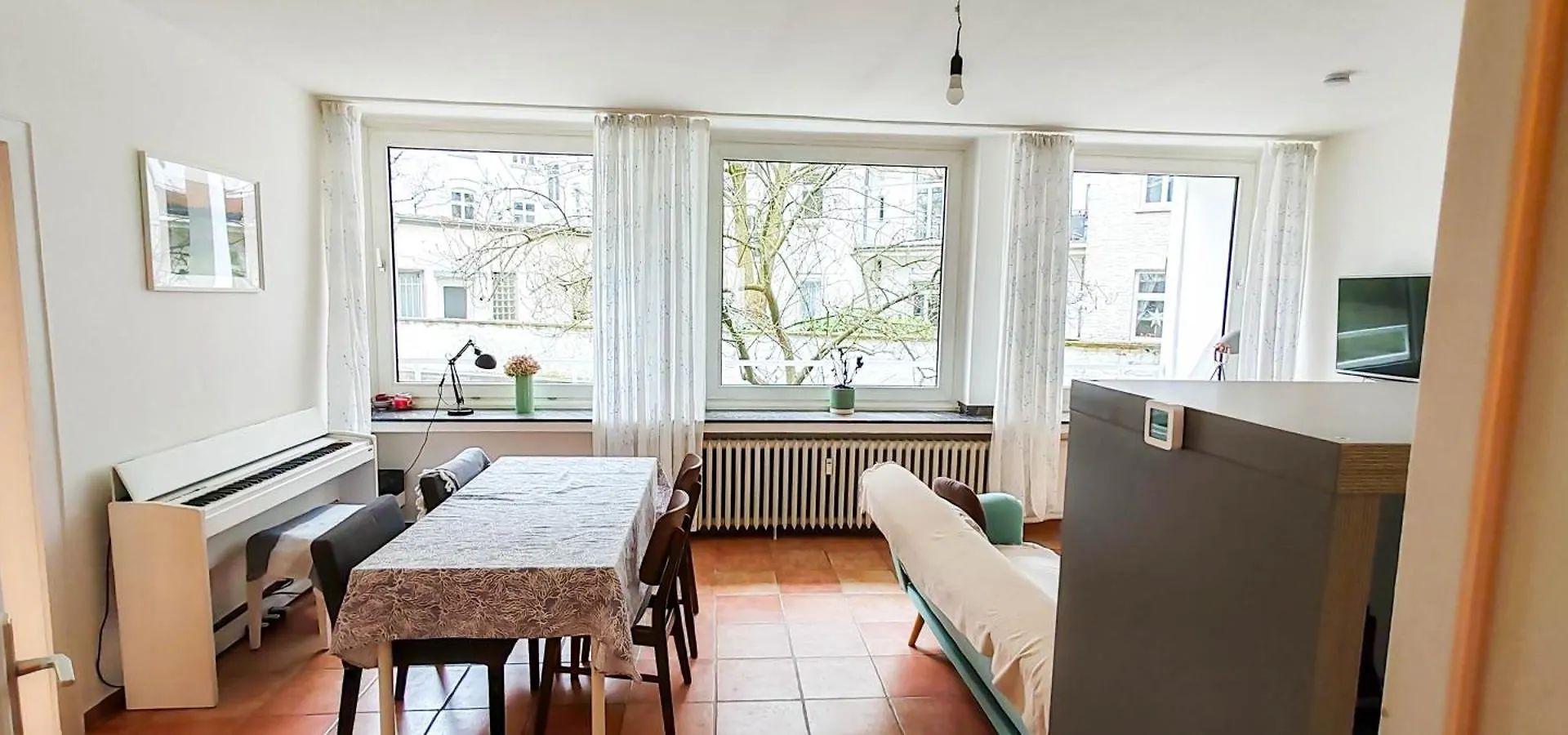 Elegant City Apartment Close To Main Train Station Dusseldorf