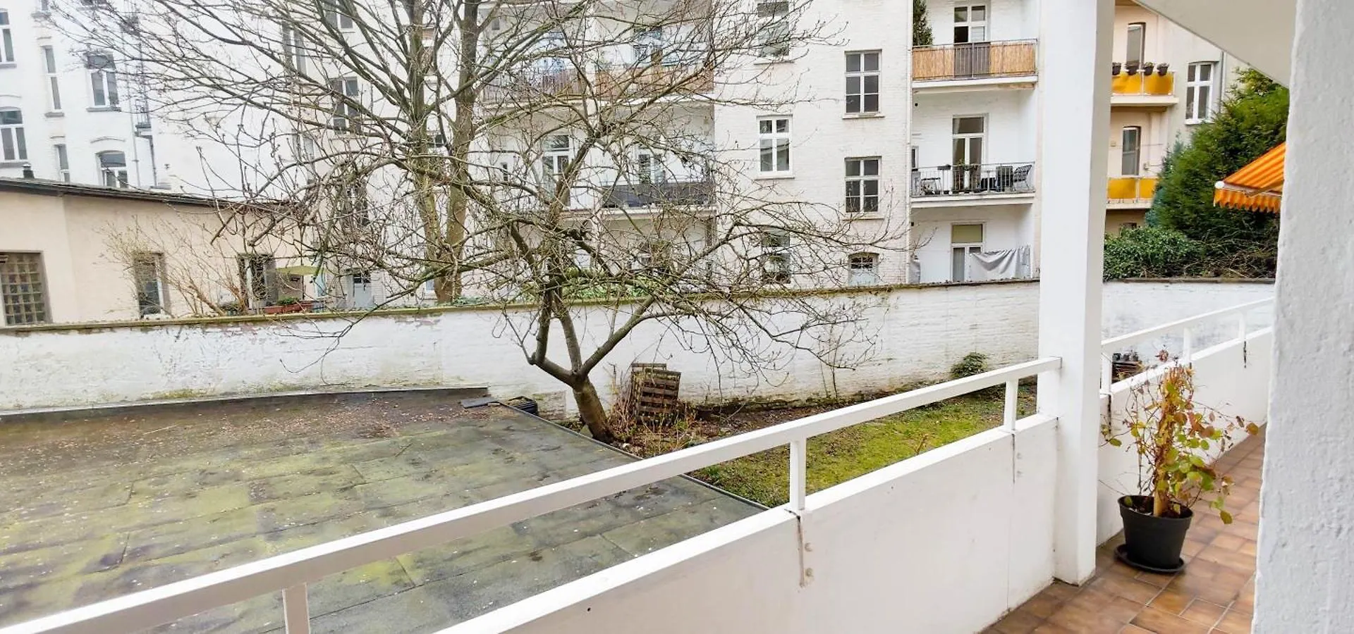 Elegant City Apartment Close To Main Train Station Dusseldorf