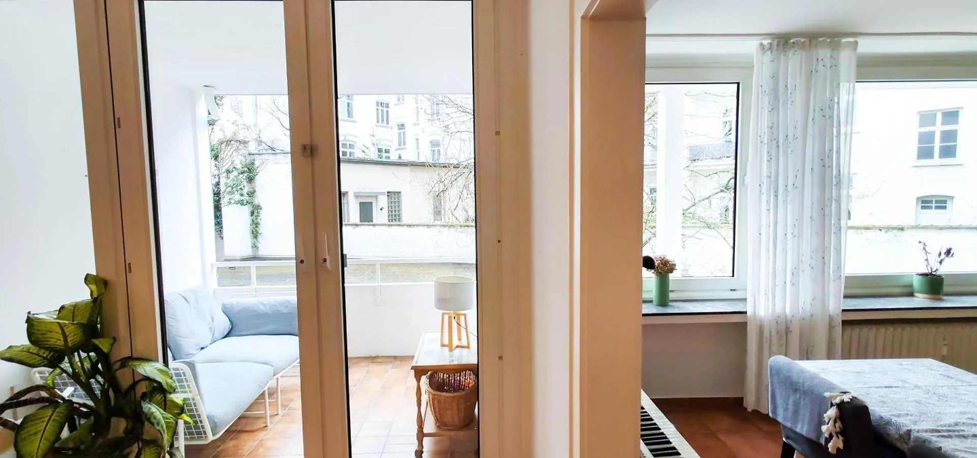 Elegant City Apartment Close To Main Train Station Dusseldorf